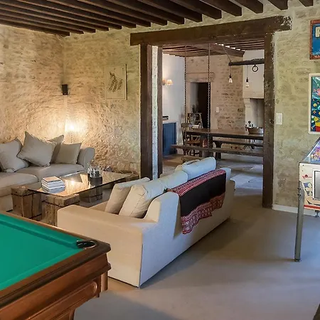 La Cour Souveraine - Omaha Mosles