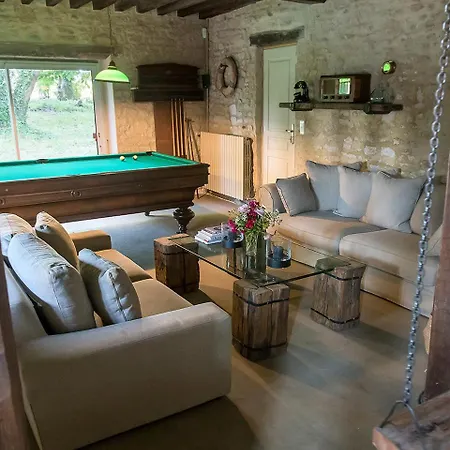 La Cour Souveraine - Omaha Gasthof Mosles