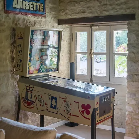De Charme La Cour Souveraine * Mosles