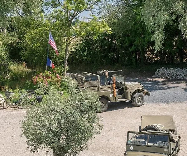 La Cour Souveraine - Omaha Penzion Mosles