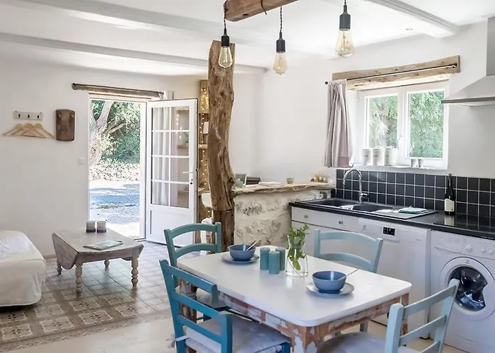 La Cour Souveraine - Omaha Penzion Mosles