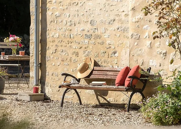 La Cour Souveraine - Omaha 3*