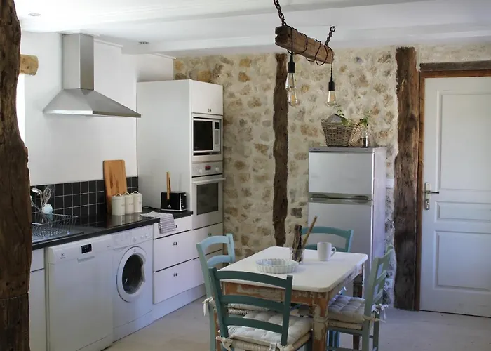 La Cour Souveraine - Omaha Penzion Mosles