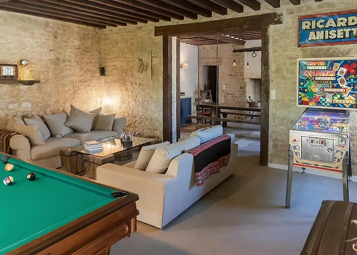 La Cour Souveraine - Omaha Mosles